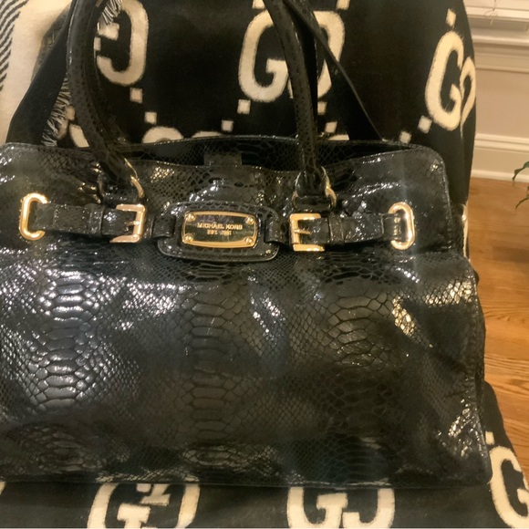 Micheal Kors Purse - Picture 1 of 9